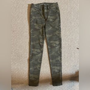 American eagle size 00 short camo jeans